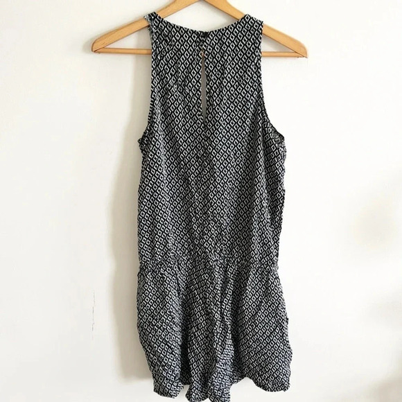 Old navy black/white print sleeveless shorts romper size large - Picture 3 of 7